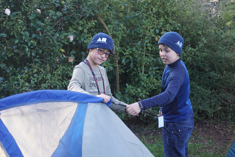 Young Inspiring Explorers Devon and Alexander setting up their tent (004)