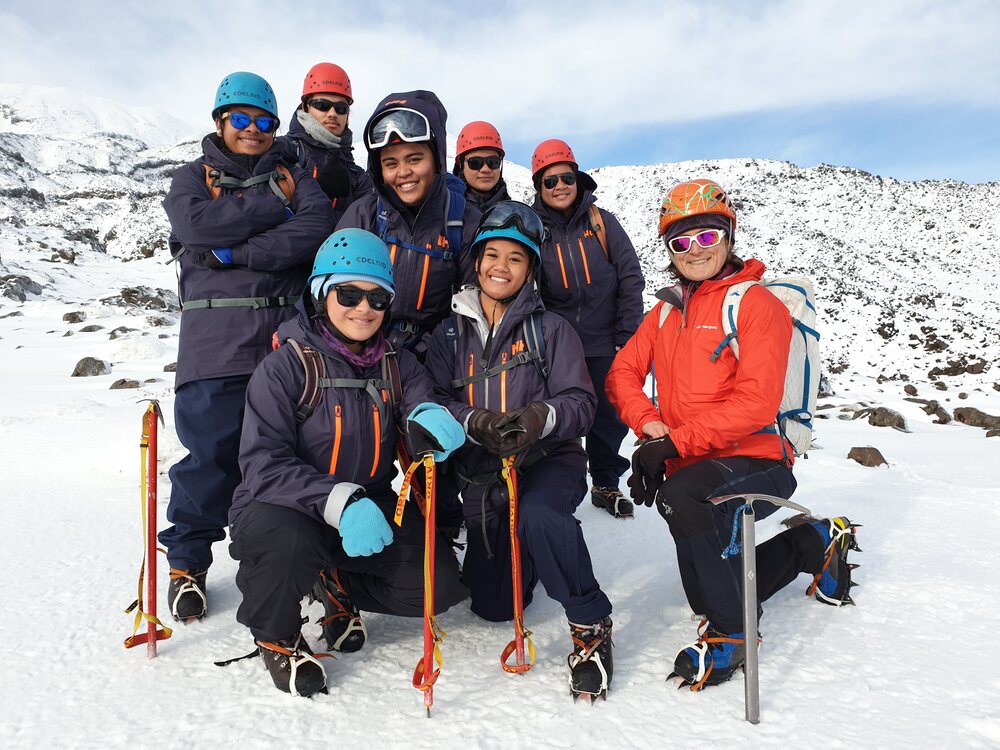 Group photo of Inspiring Explorers with Guide Anna Keeling on Mount Ruapehu (001)