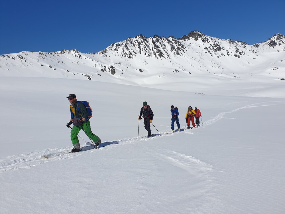 Mahu Whenua Traverse training team skiing on the Remarkables (007)