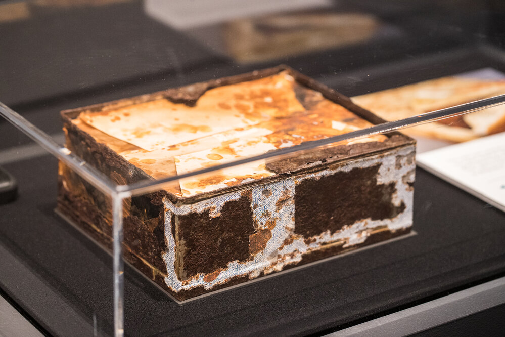 Breaking the Ice Exhibition walk-through &acirc;&euro;&ldquo; Century-old fruit cake 