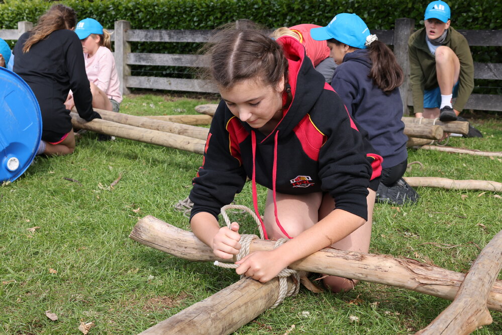 Young Inspiring Explorer Isis building a raft (001)