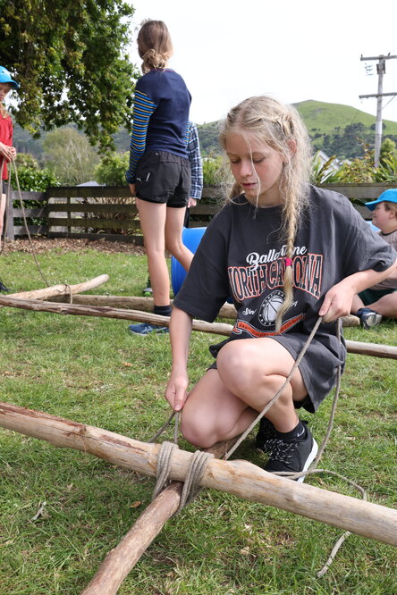 Young Inspiring Explorer Amelia building a raft (002)