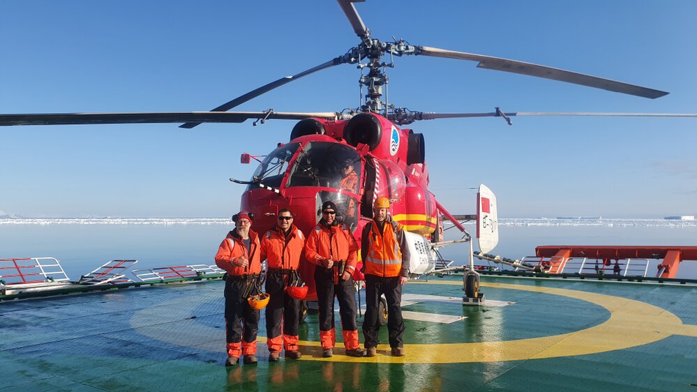 2019-20 Cape Adare team with the Xue Long helicopter