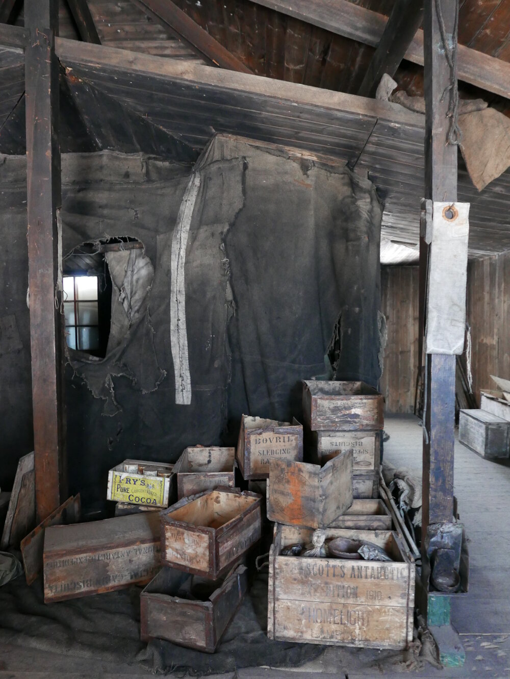 2020-21 Scott's 'Discovery' hut Inspection, interior (009)
