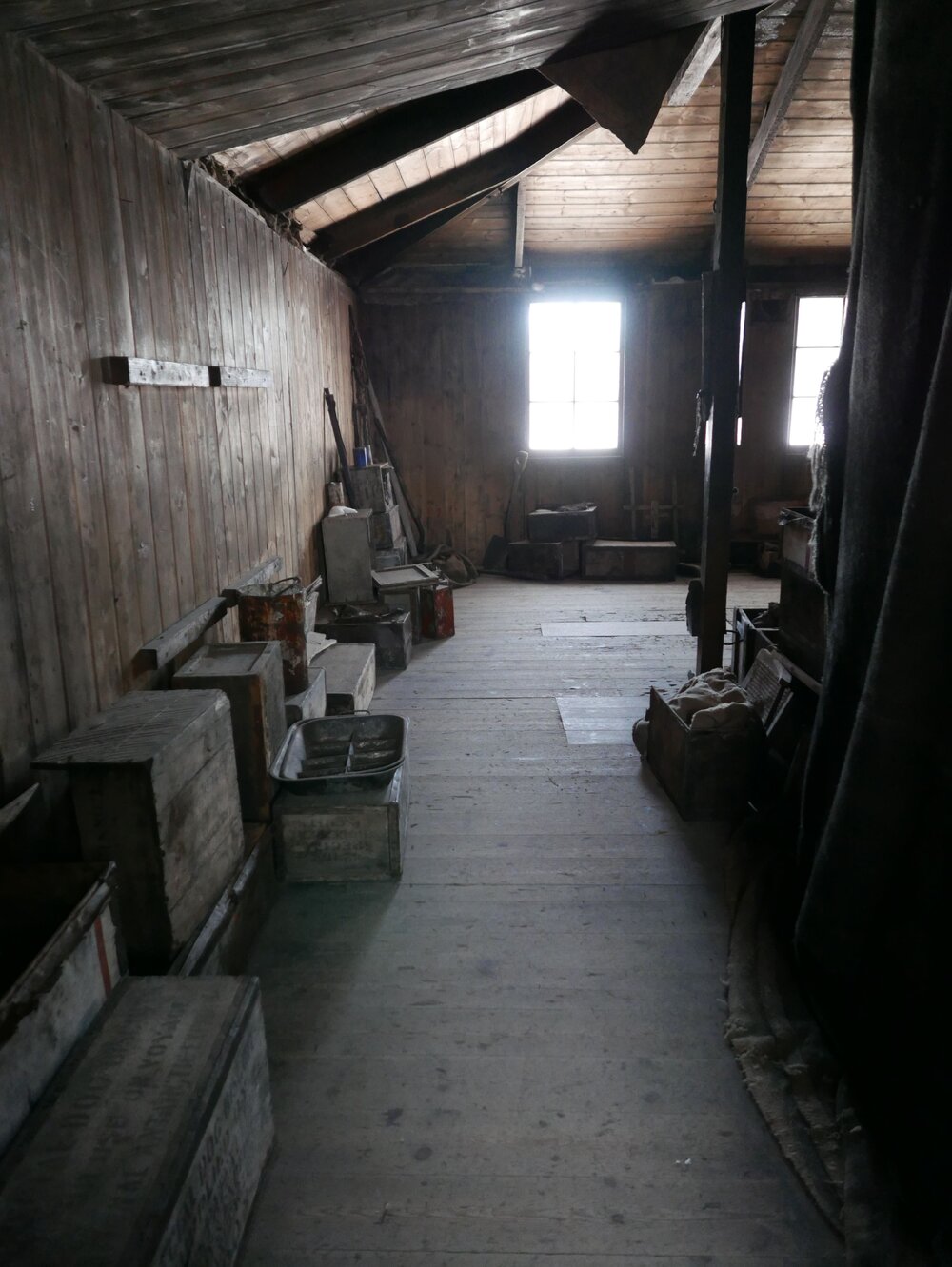 2020-21 Scott's 'Discovery' hut Inspection, interior (015)