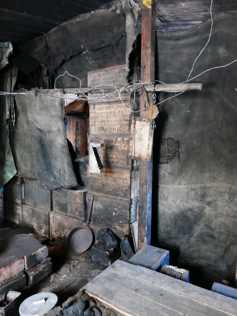 Salter Scales after repatriation to 'Discovery' hut (003)