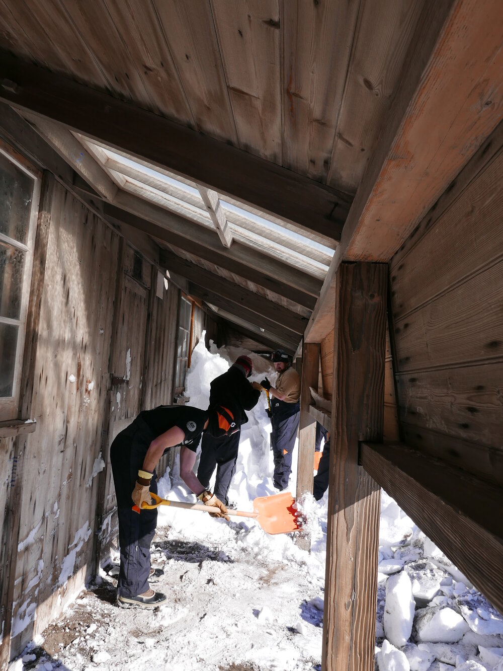 Snow Removal from Scott's 'Discovery' hut (004)