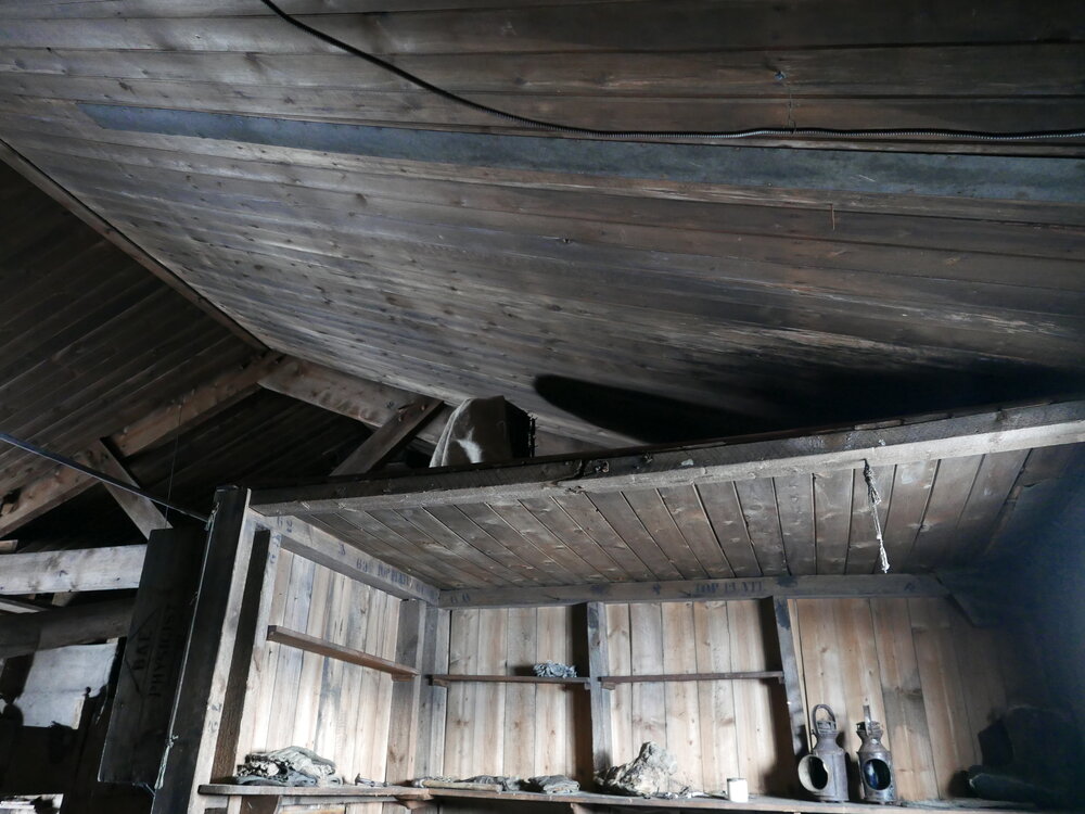 Location of metal coupon stand in 'Terra Nova' hut (001)