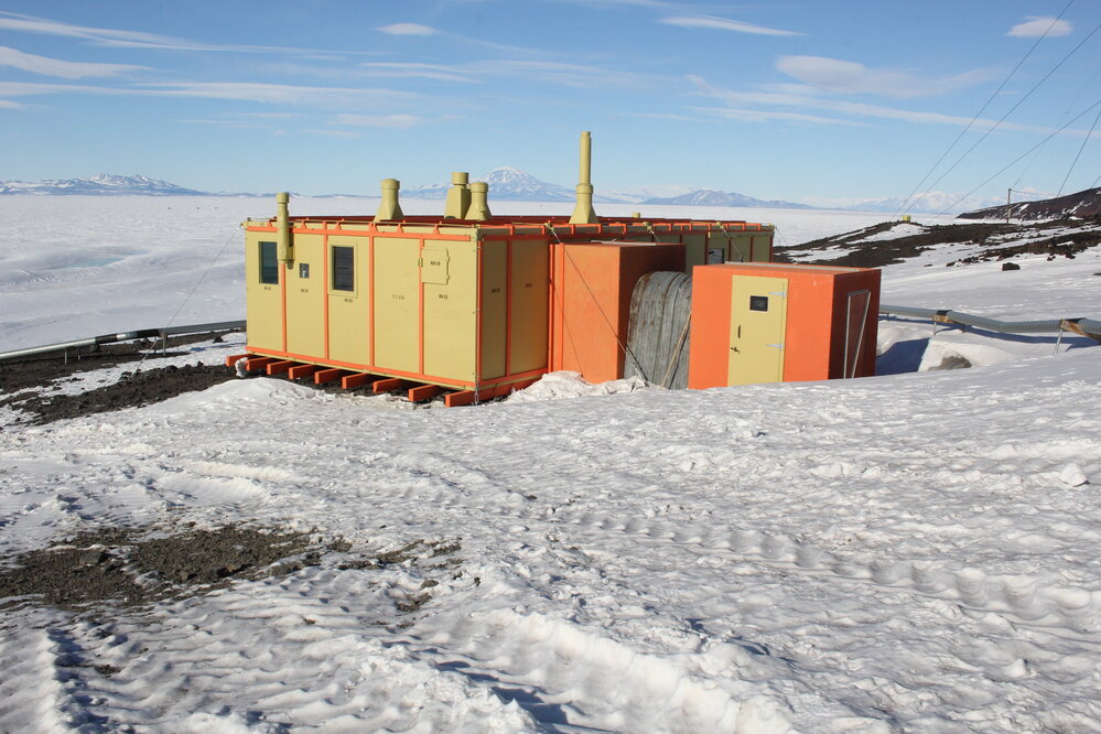 2019-20 Hillary's TAE/IGY hut inspection, exterior (002)