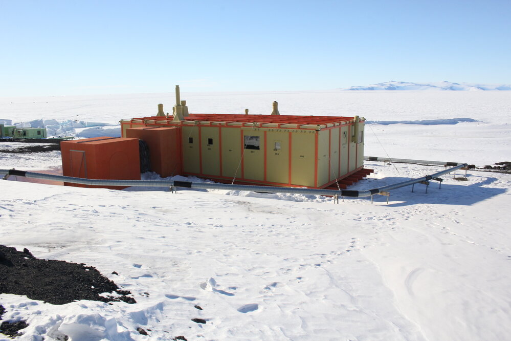 2019-20 Hillary's TAE/IGY hut inspection, exterior (004)