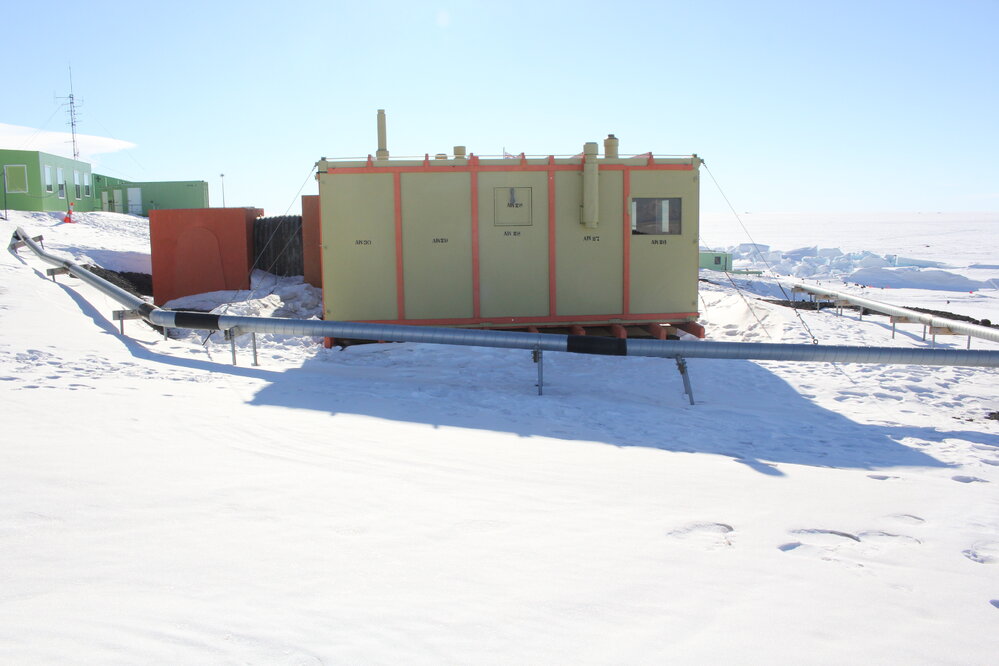 2019-20 Hillary's TAE/IGY hut inspection, exterior (006)