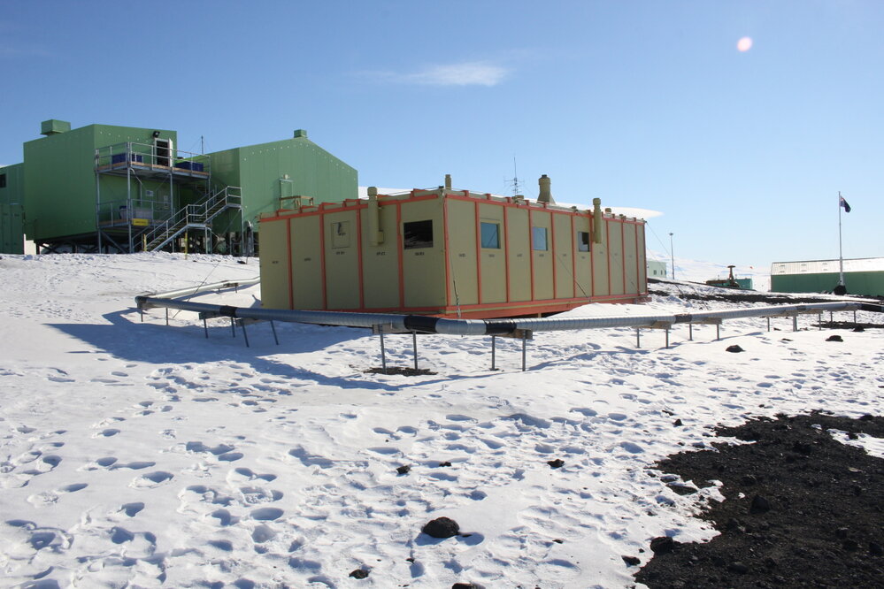 2019-20 Hillary's TAE/IGY hut inspection, exterior (007)