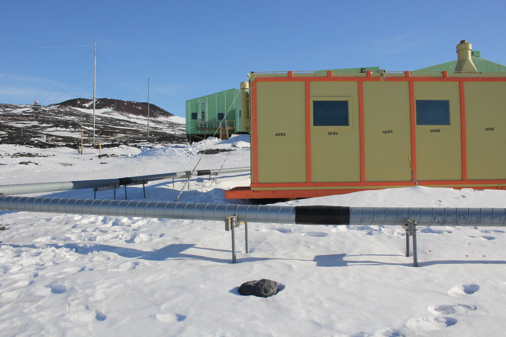 2019-20 Hillary's TAE/IGY hut inspection, exterior (008)