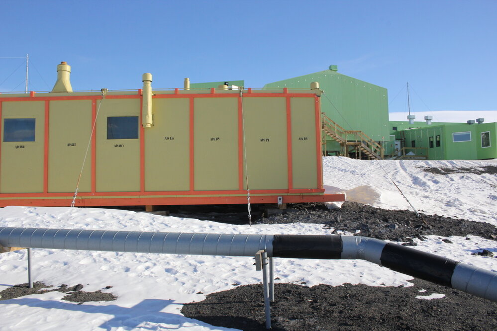 2019-20 Hillary's TAE/IGY hut inspection, exterior (009)