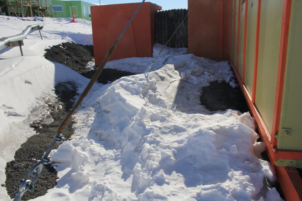 2019-20 Hillary's TAE/IGY hut inspection, exterior (016)