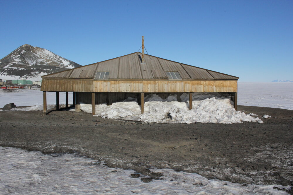2019-20 Scott's 'Discovery' hut inspection, exterior (001)