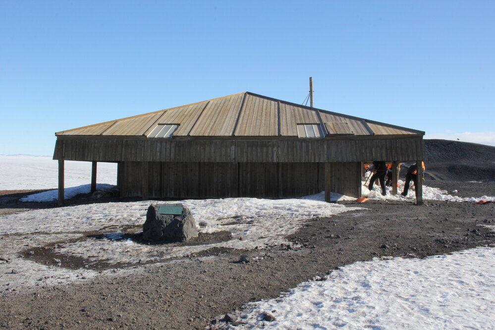 2019-20 Scott's 'Discovery' hut inspection, exterior (007)