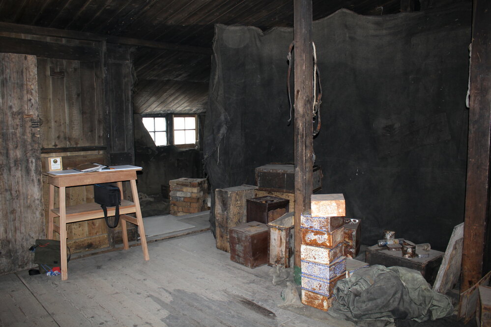2019-20 Scott's 'Discovery' hut inspection, interior (003)