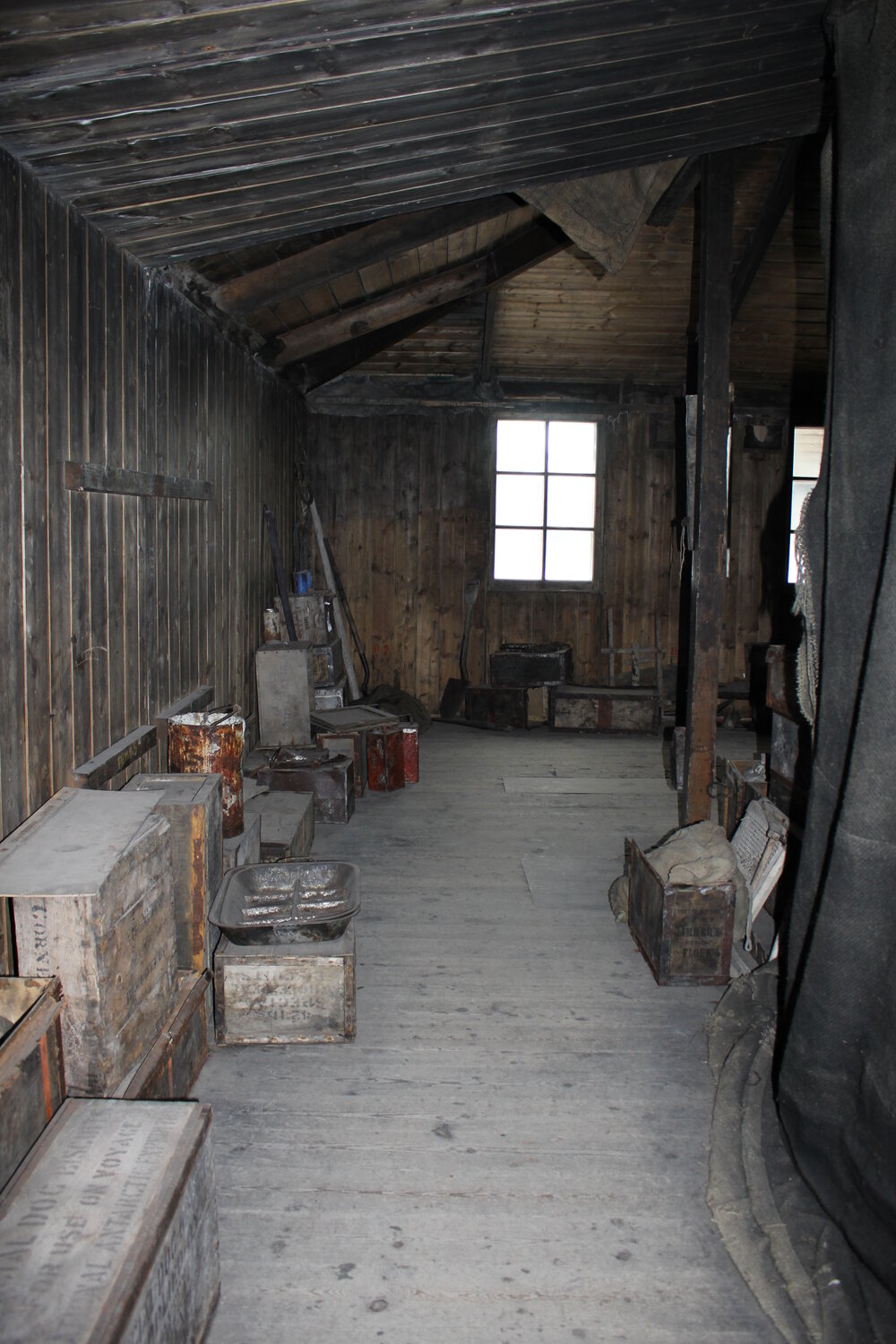 2019-20 Scott's 'Discovery' hut inspection, interior (008)
