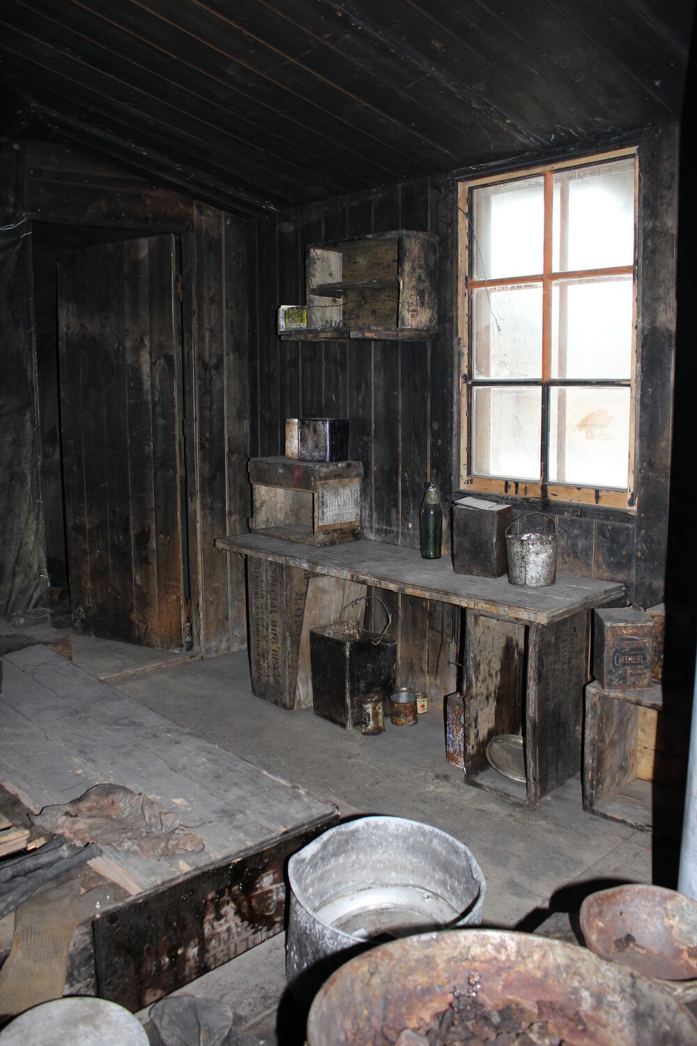 2019-20 Scott's 'Discovery' hut inspection, interior (012)