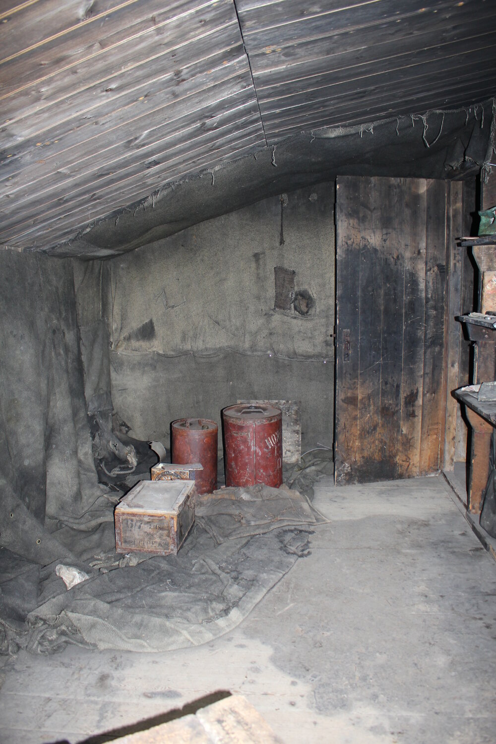 2019-20 Scott's 'Discovery' hut inspection, interior (020)