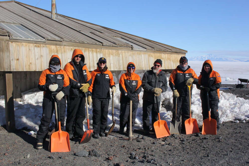 2019-20 Scott's 'Discovery' hut snow clearance, North side (001)