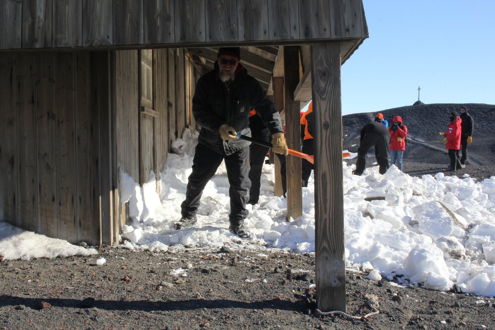2019-20 Scott's 'Discovery' hut snow clearance, North side (003)