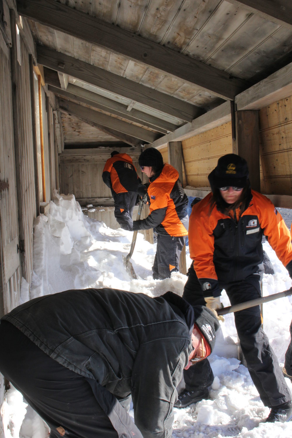 2019-20 Scott's 'Discovery' hut snow clearance, North side (005)