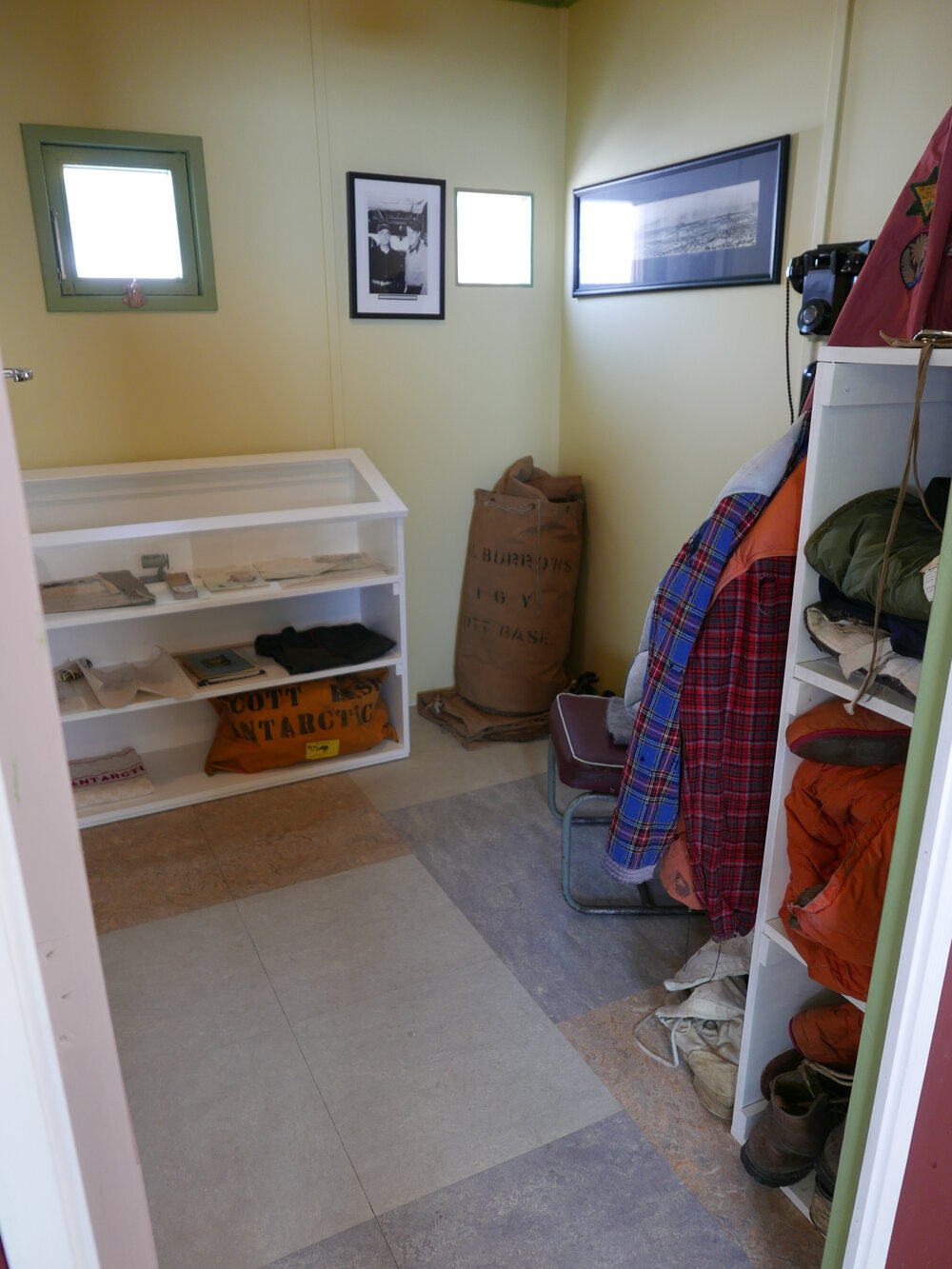 Hillary's (TAE/IGY) Hillary's Room after install of UV filter on windows (002)