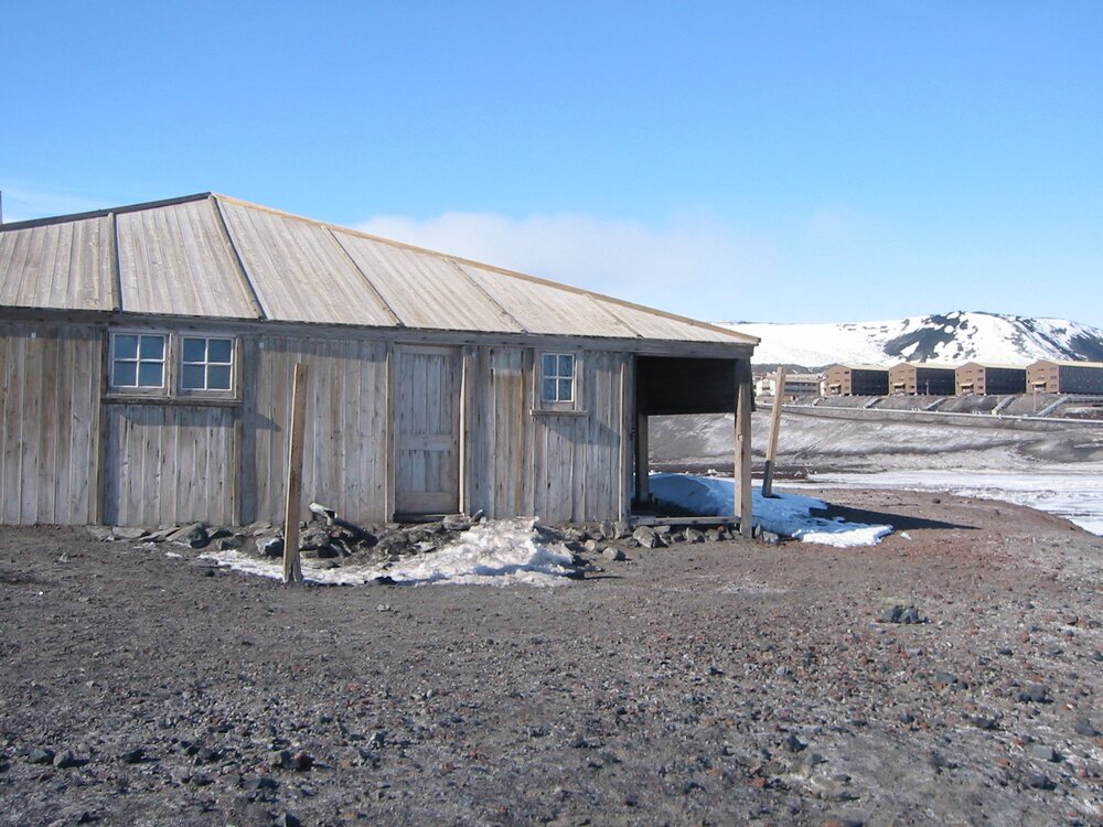 2002-03 Scott's 'Discovery' hut building survey, exterior (104)