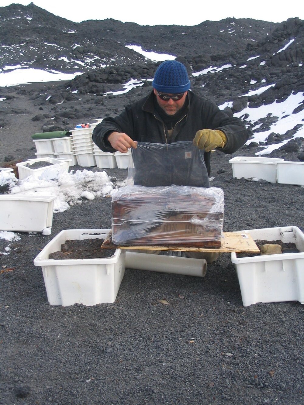 2006 Conservators at work, Robert Clendon, Shackleton's 'Nimrod' hut, Cape Royds