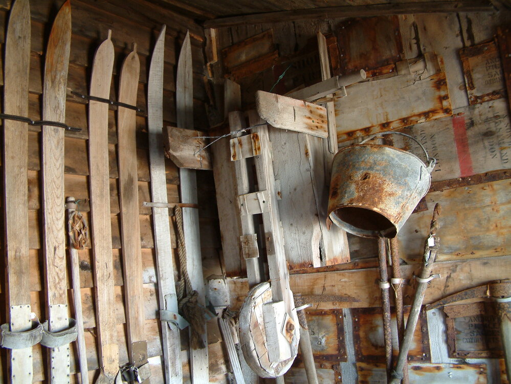 2005 Scott's 'Terra Nova' hut interior, Cape Evans (001)