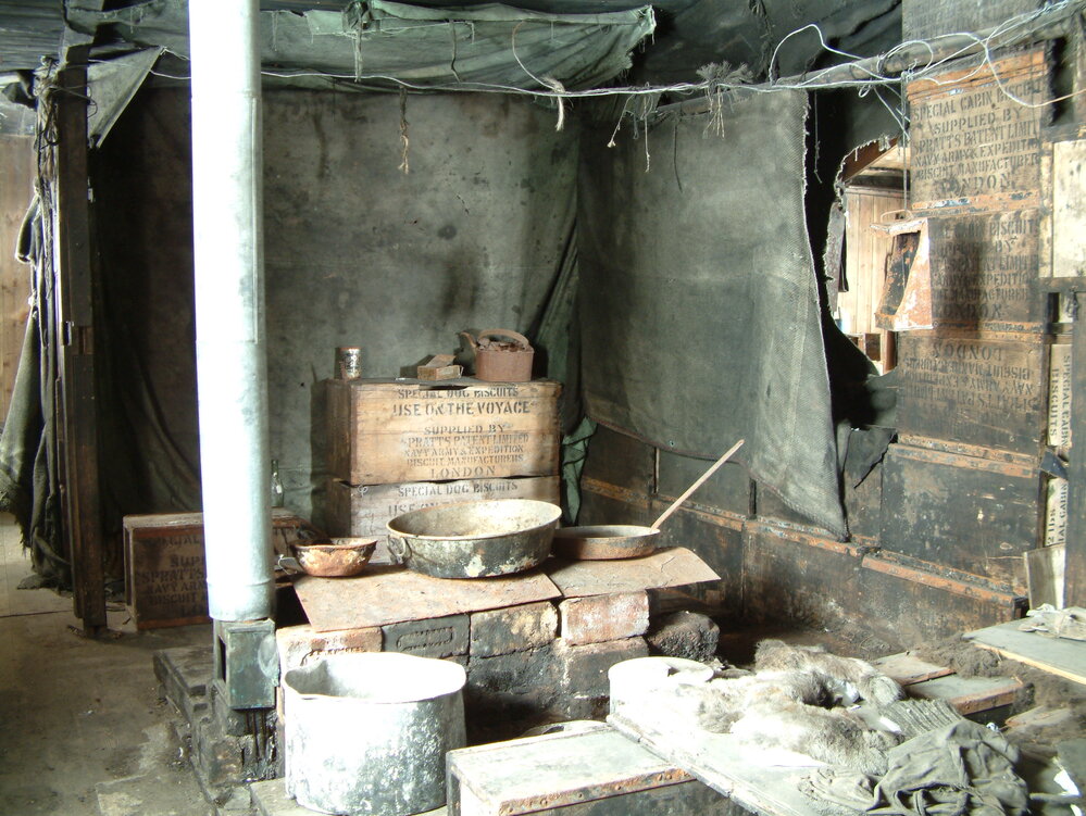 2005 Scott's 'Discovery' hut interior, Hut Point (004)