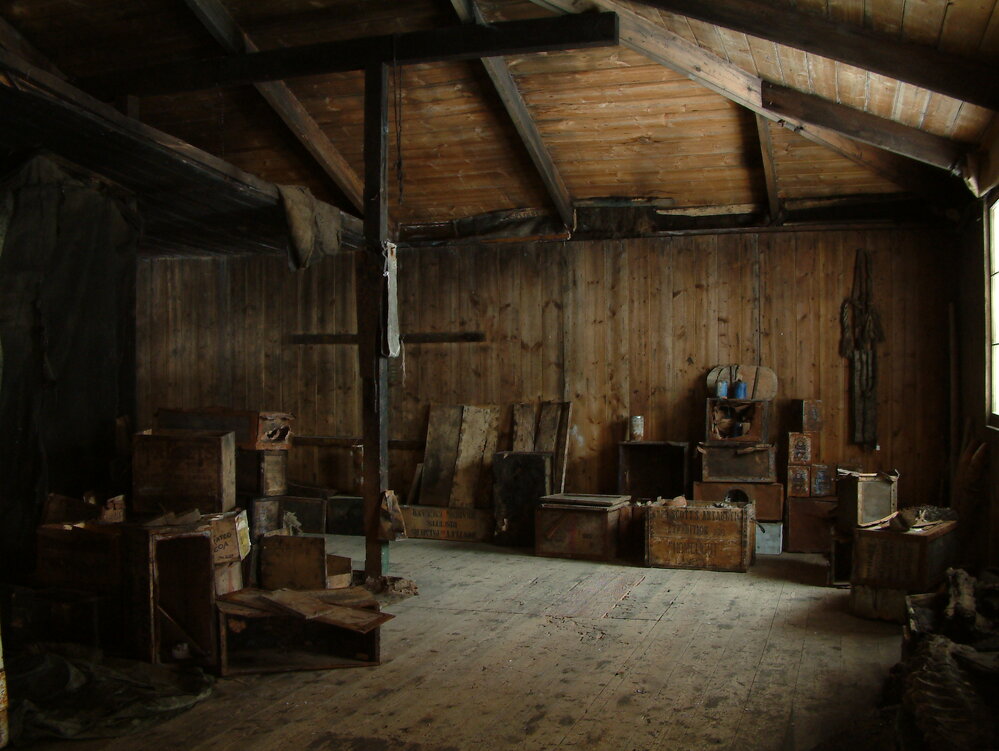 2005 Scott's 'Discovery' hut interior, Hut Point (015)