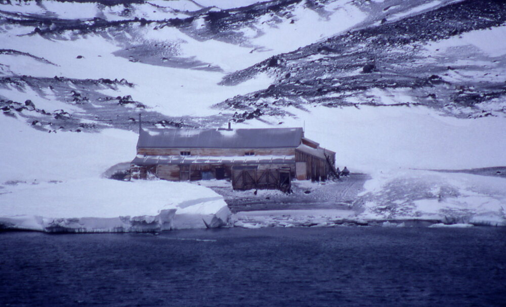 2006 Scott's 'Terra Nova' hut exterior, Cape Evans (001)