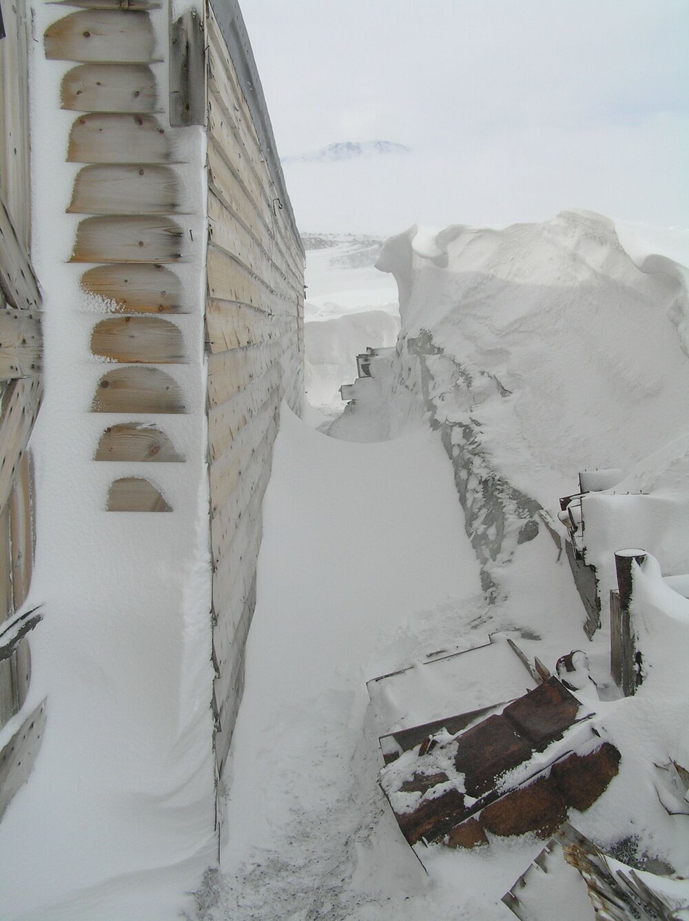 2005 South wall snow build-up, Scott's 'Terra Nova' hut, Cape Evans