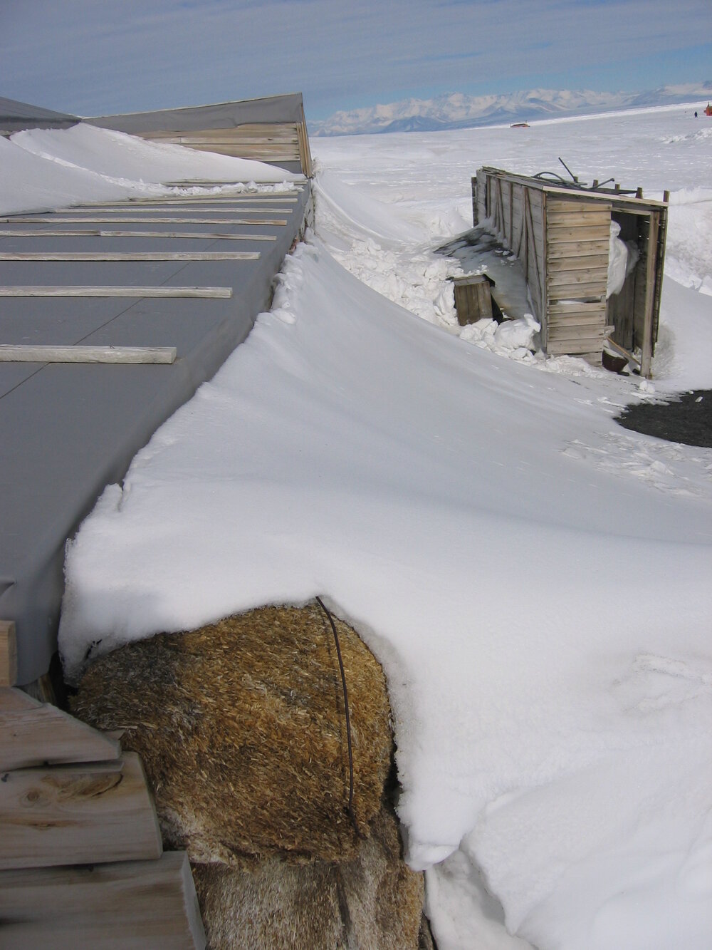 2005 Snow build-up around Scott's 'Terra Nova' hut, Cape Evans (006)