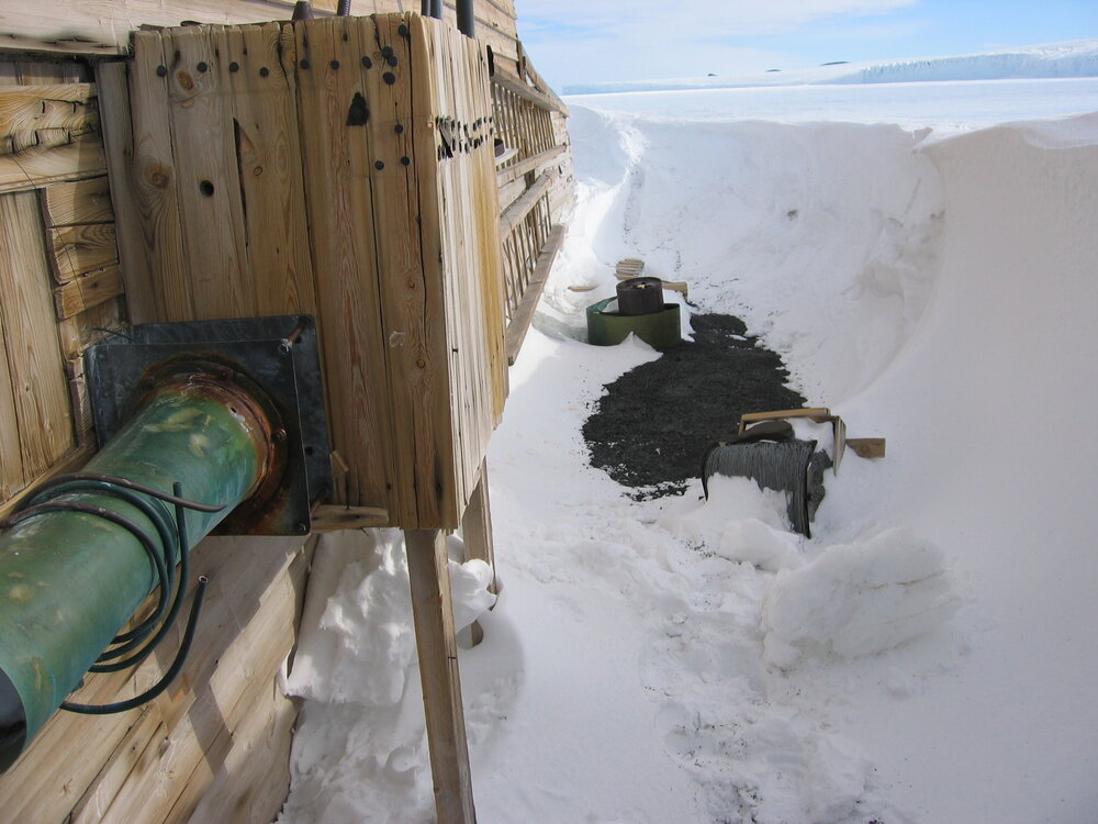 2005 Snow build-up around Scott's 'Terra Nova' hut, Cape Evans (008)