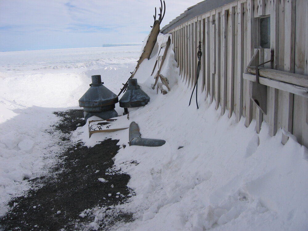 2005 Snow build-up around Scott's 'Terra Nova' hut, Cape Evans (011)