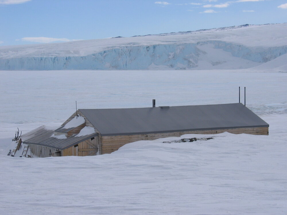 2005 Snow build-up around Scott's 'Terra Nova' hut, Cape Evans (012)