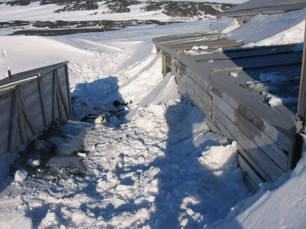 2005 Snow build-up around Scott's 'Terra Nova' hut, Cape Evans (004)