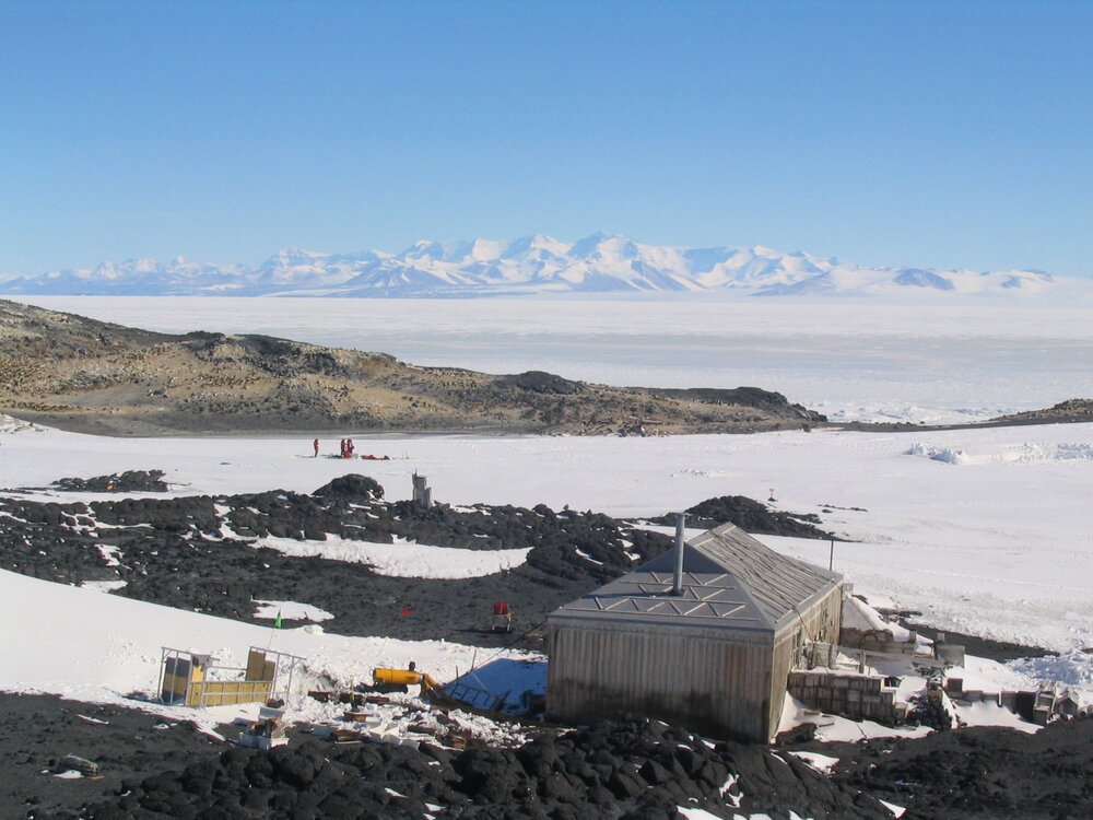 2005 Shackleton's 'Nimrod' hut, Cape Royds (001)