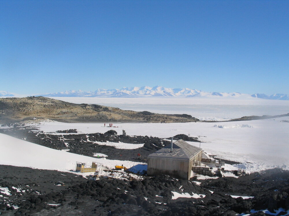 2005 Shackleton's 'Nimrod' hut, Cape Royds (002)