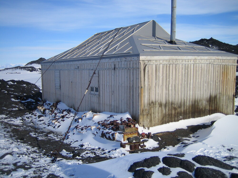 2005 Shackleton's 'Nimrod' hut exterior, Cape Royds (001)