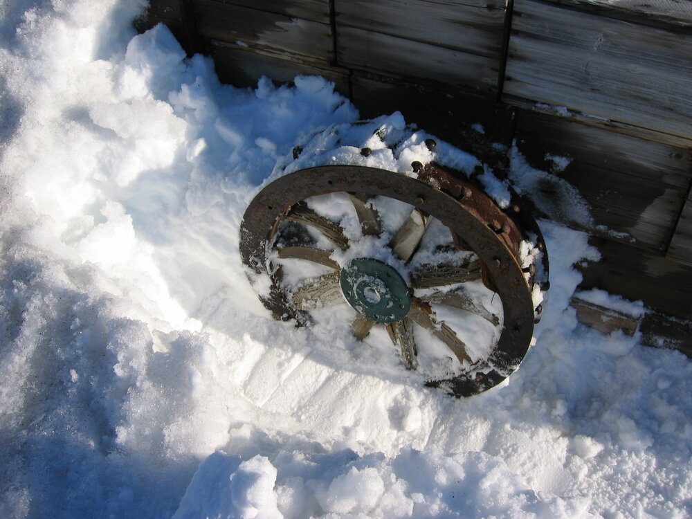 2005 Artefacts outside Ernest Shackleton's 'Nimrod' hut, Cape Royds (001)