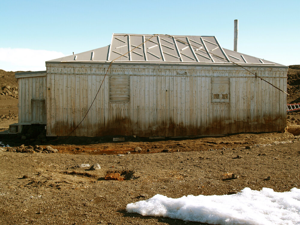 2006 Shackleton's 'Nimrod' hut exterior, Cape Royds (011)