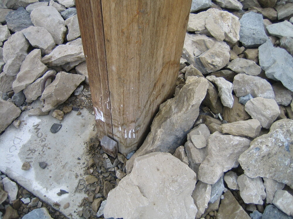 2005 Base of Observation Hill Cross (001)