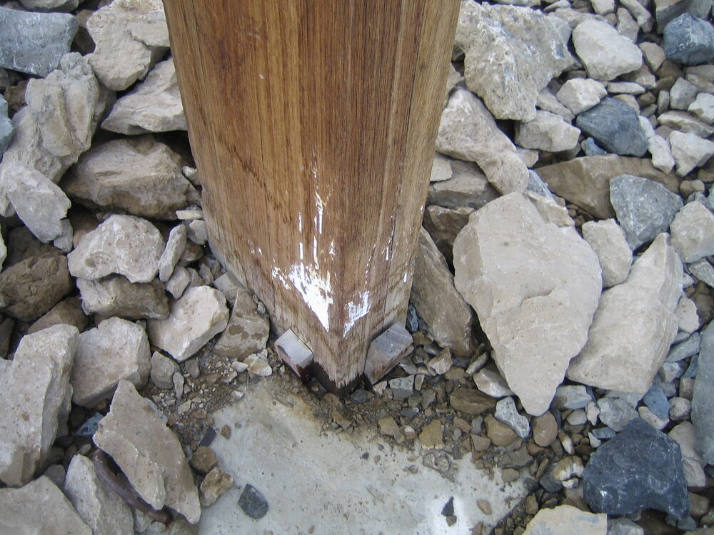 2005 Base of Observation Hill Cross (002)