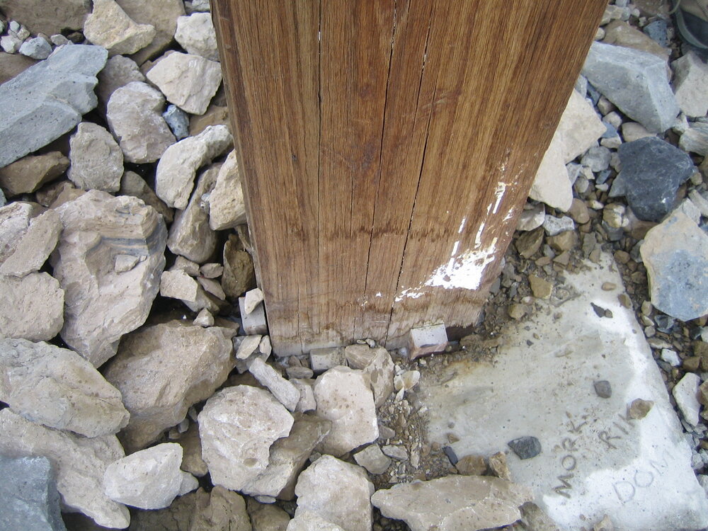 2005 Base of Observation Hill Cross (003)