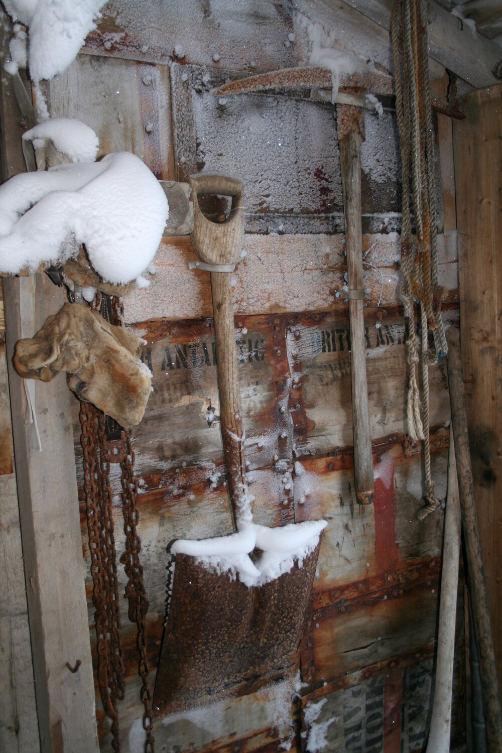2006 Snow ingress inside Scott's 'Terra Nova' hut, Cape Evans (001)